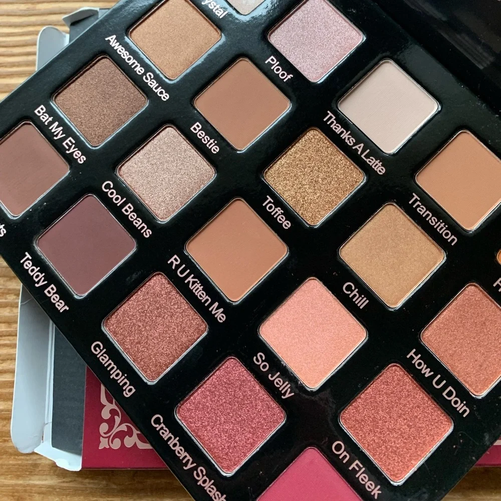 🎉HP🎉 New Violet Voss Holy Grail Eyeshadow Palette